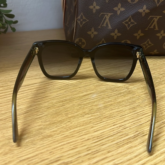 Gucci sunglasses never used - Picture 12 of 13